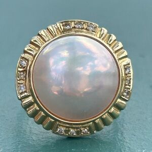 14K solid yellow gold 17-18 mm mabe pearl diamonds ring 7.50 7.30grams not scrap